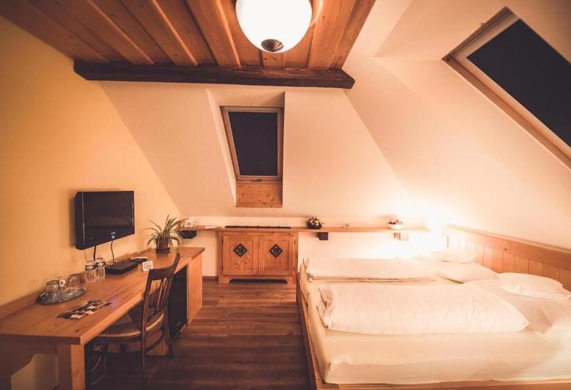 پانسیون Penzion A Restaurace U Johana