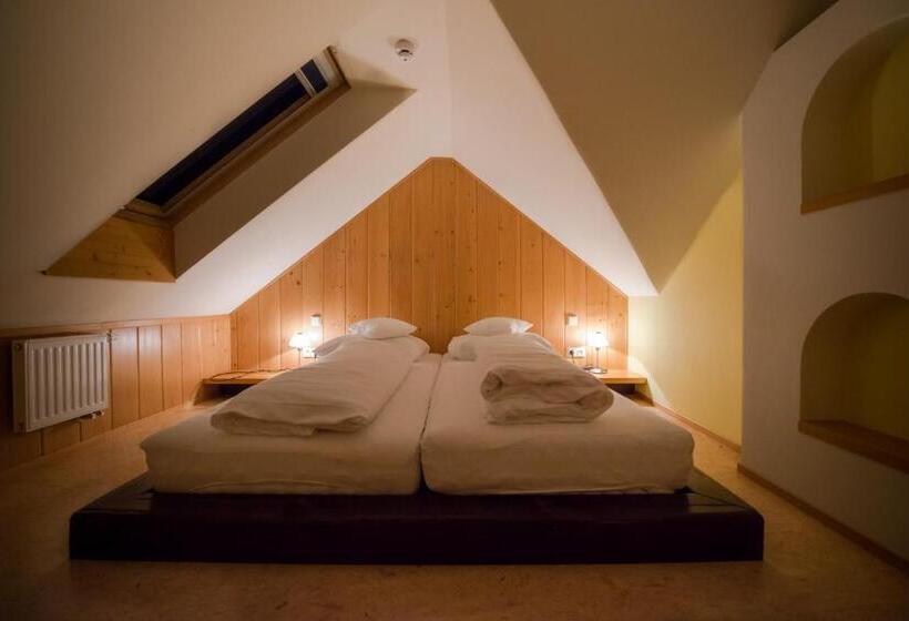 پانسیون Penzion A Restaurace U Johana