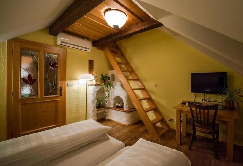 پانسیون Penzion A Restaurace U Johana