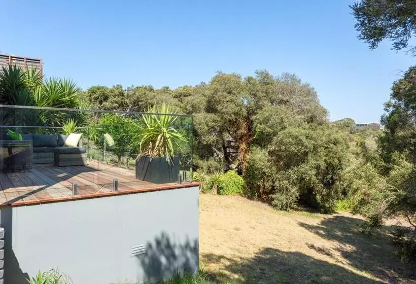 At Agnes Ave: Coastal Views