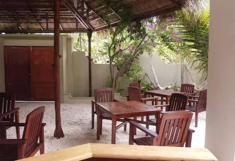 تختخواب و صبحانه Coral Cove Maldives