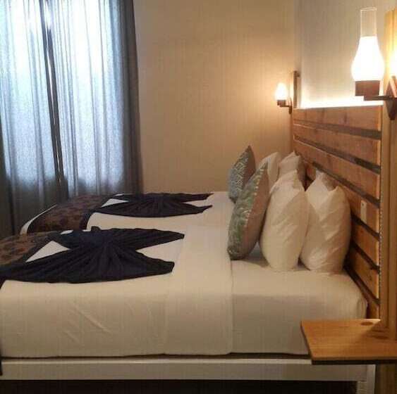 تختخواب و صبحانه Coral Cove Maldives