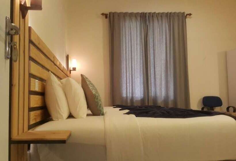 تختخواب و صبحانه Coral Cove Maldives