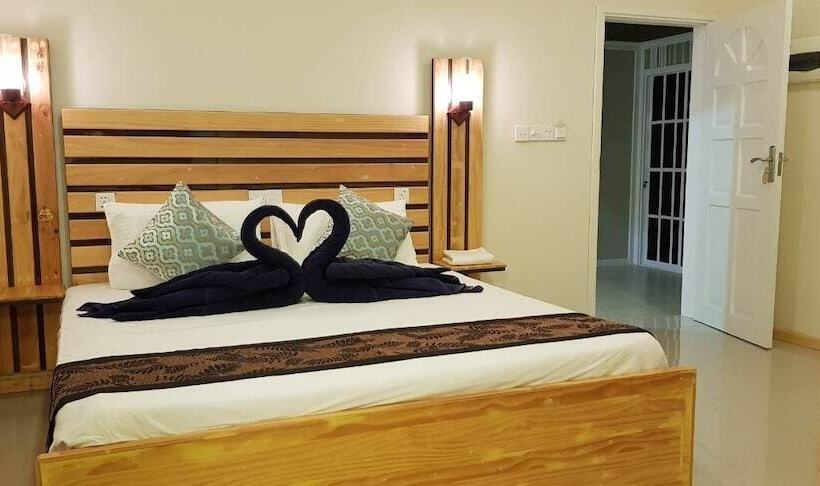 تختخواب و صبحانه Coral Cove Maldives