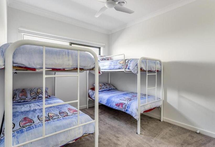 Diamond Bay Beach House: Brand New