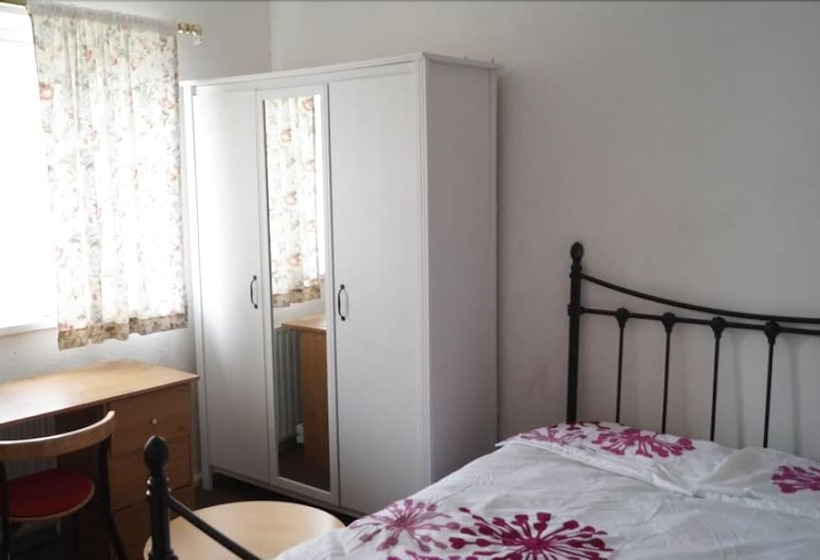 فندق فئة نجمة واحدة Chesnut Lodge