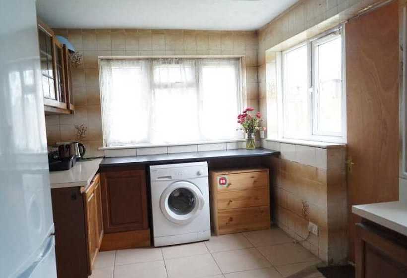 فندق فئة نجمة واحدة Chesnut Lodge