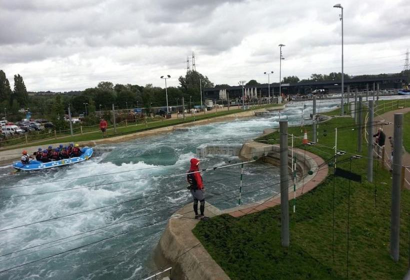 فندق فئة نجمة واحدة Chesnut Lodge