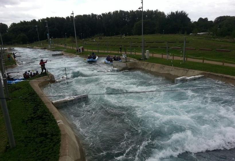 فندق فئة نجمة واحدة Chesnut Lodge