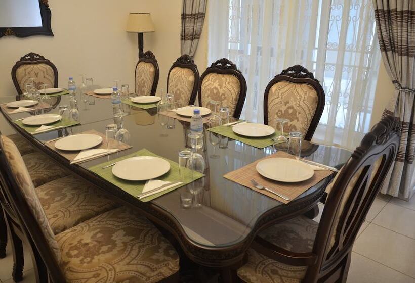 مسافرخانه Villa Asimba