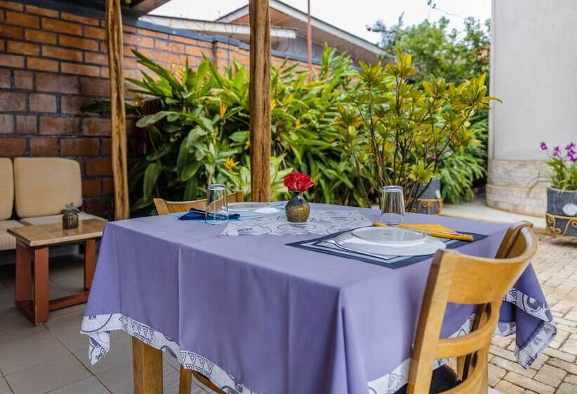 مسافرخانه Villa Asimba