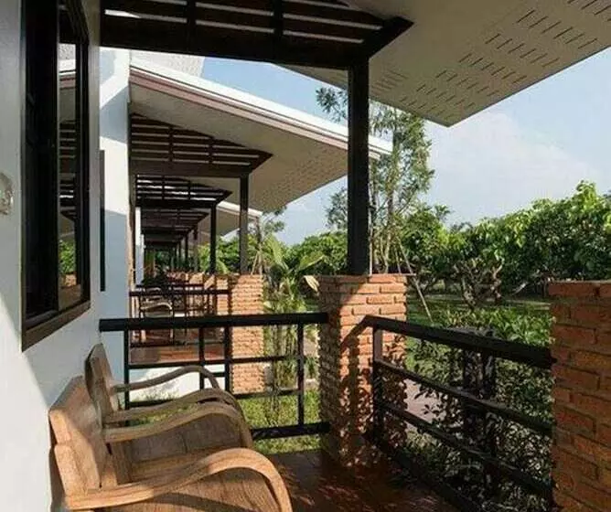 Hotelli Baansuan Tisa Resort