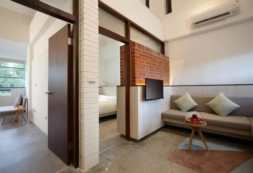 هتل The Place Yilan