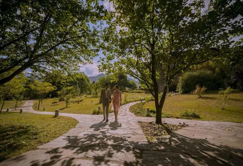 Hotelli Zhiwa Ling Heritage