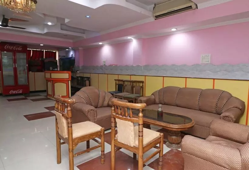 Oyo 26906 Hotel Tarang