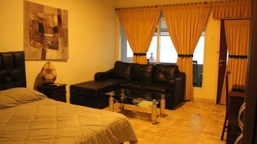 צימר 77 Sunset Plaza