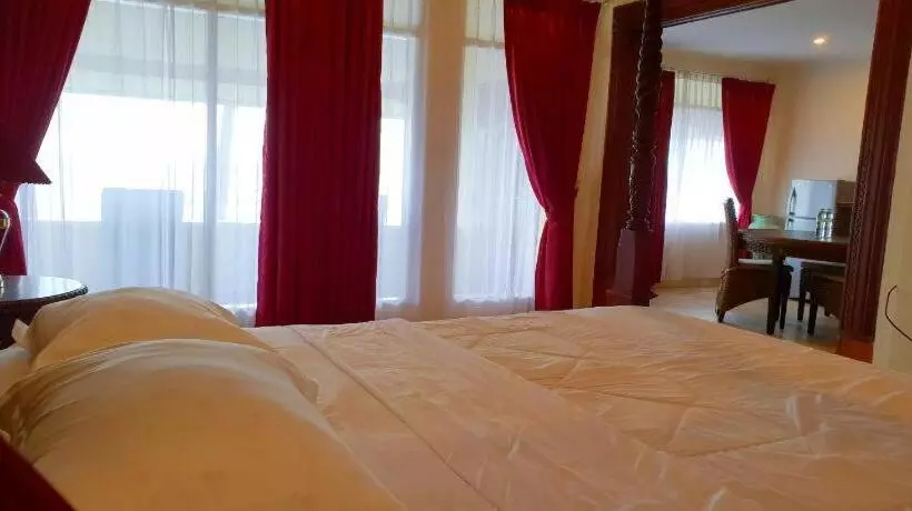 Bed and Breakfast 77 Sunset Plaza