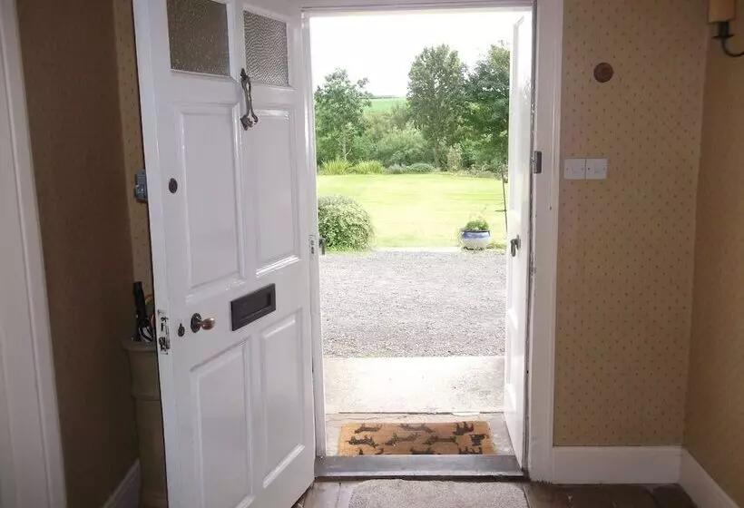 Bed and Breakfast Lowerfield House
