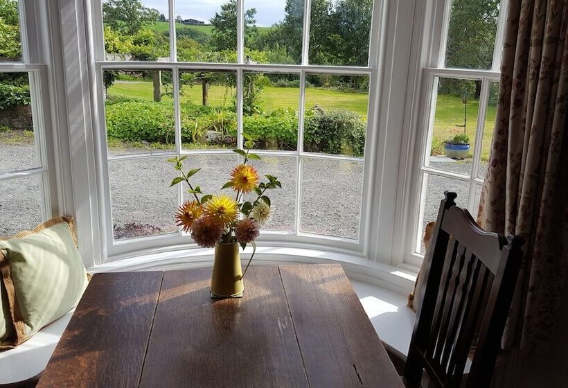 Bed and Breakfast Lowerfield House