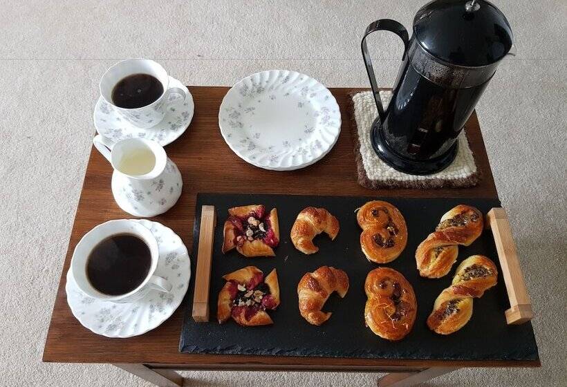 Bed and Breakfast Lowerfield House