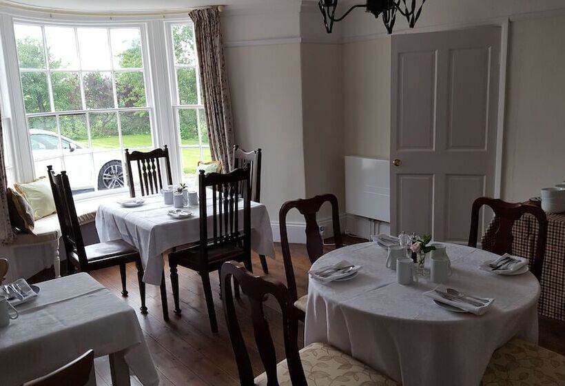 Bed and Breakfast Lowerfield House