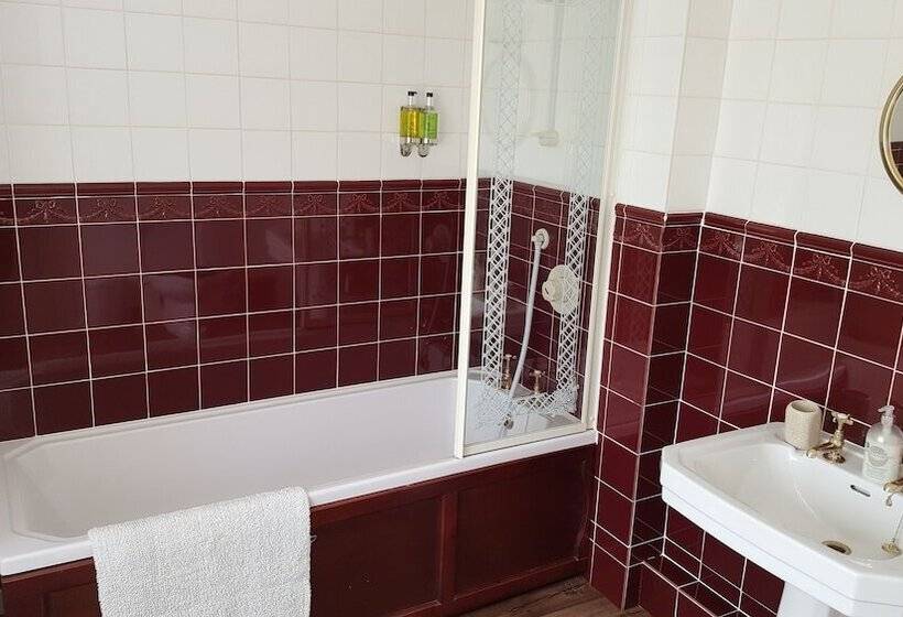 Bed and Breakfast Lowerfield House