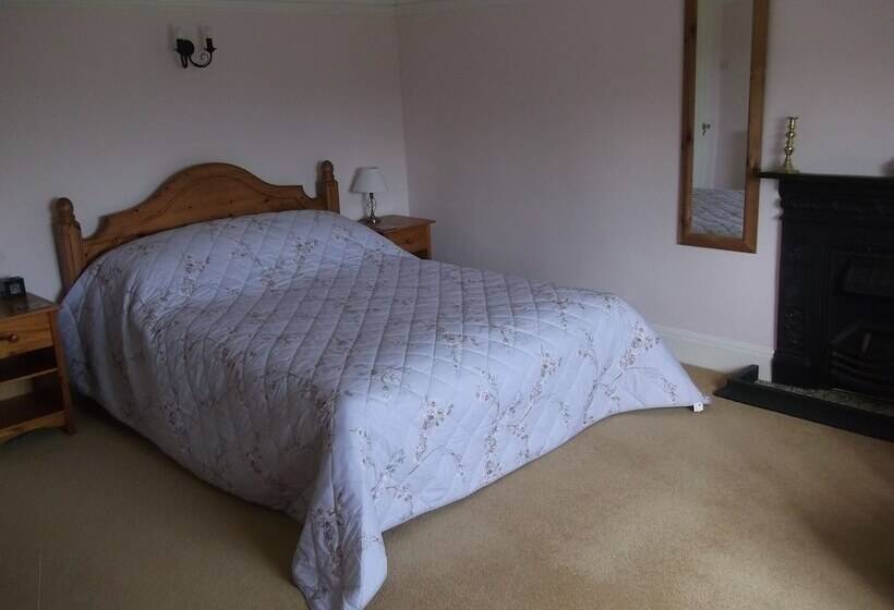 Bed and Breakfast Lowerfield House