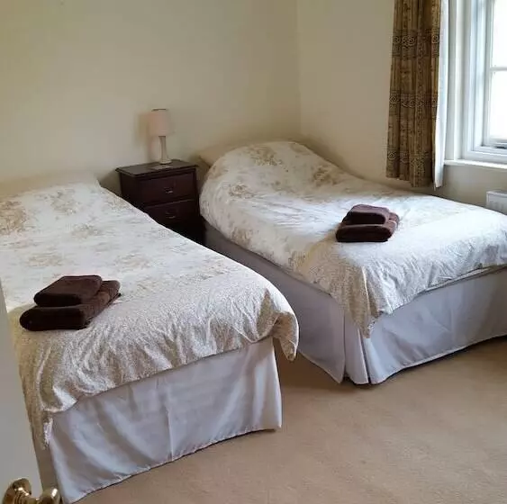 Bed and Breakfast Lowerfield House