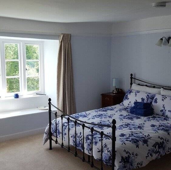 Bed and Breakfast Lowerfield House