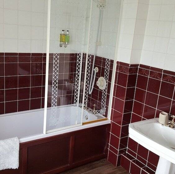 Bed and Breakfast Lowerfield House