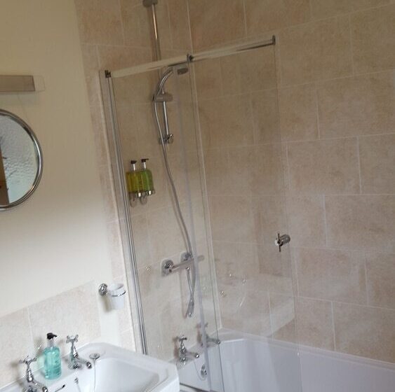 Bed and Breakfast Lowerfield House