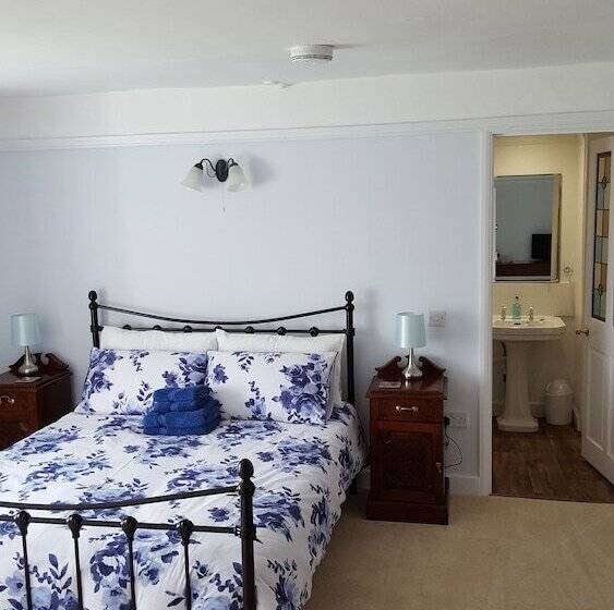 Bed and Breakfast Lowerfield House