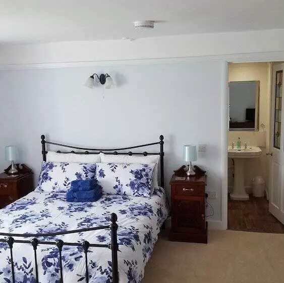 Bed and Breakfast Lowerfield House