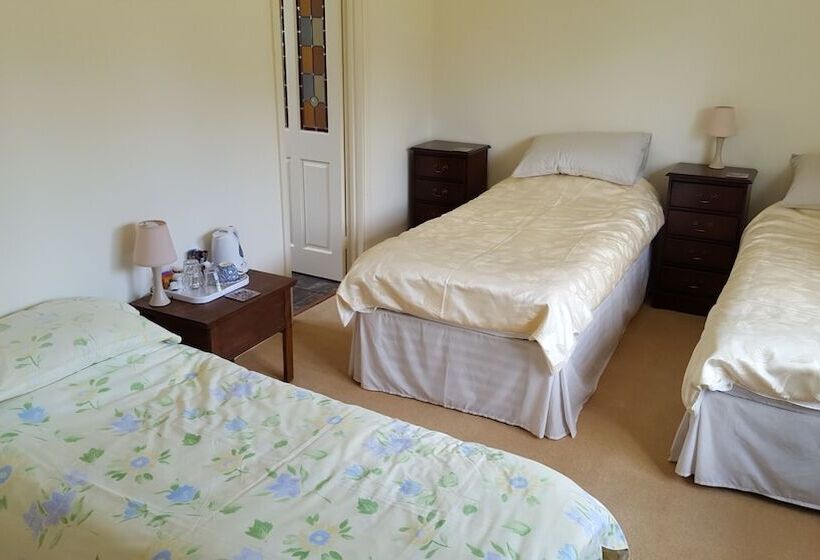 Bed and Breakfast Lowerfield House