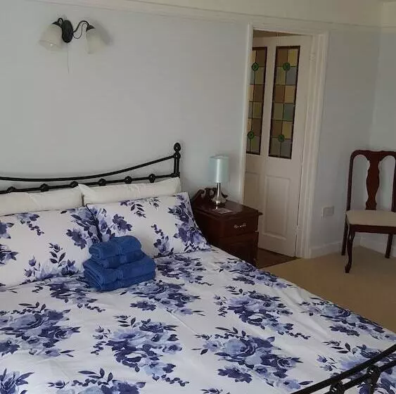 Bed and Breakfast Lowerfield House