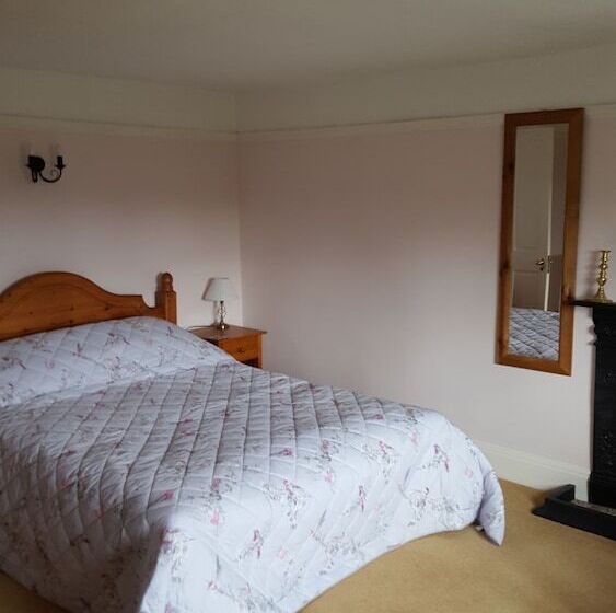 Bed and Breakfast Lowerfield House