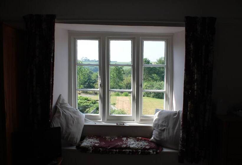 Bed and Breakfast Lowerfield House