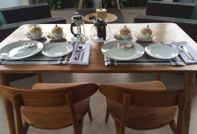 צימר The Lumbung Wood Villa