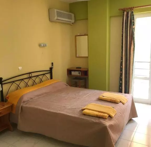 مسافرخانه Remezzo Apartments
