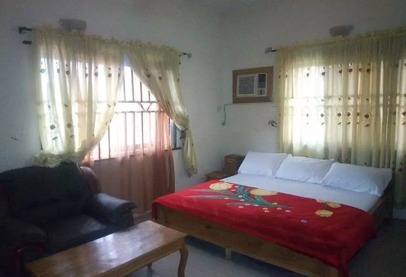 هتل Blue Banana Resorts