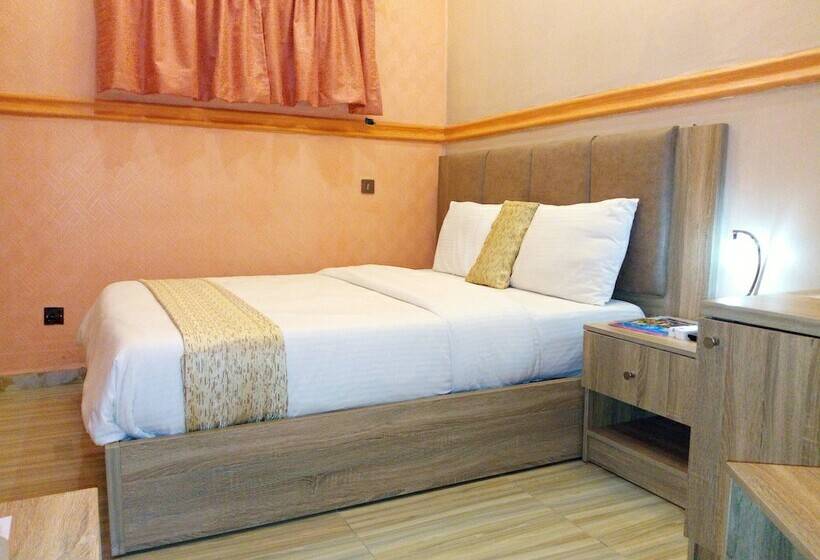 هتل Euro Lounge And Suites