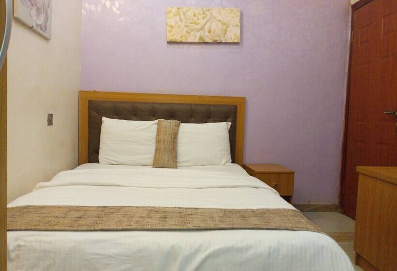 هتل Euro Lounge And Suites