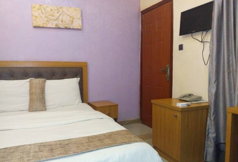 هتل Euro Lounge And Suites