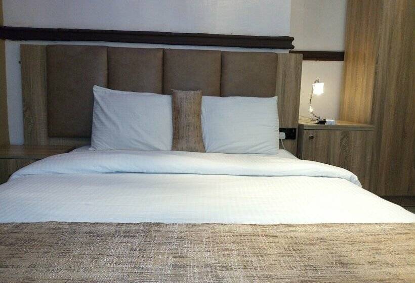 هتل Euro Lounge And Suites