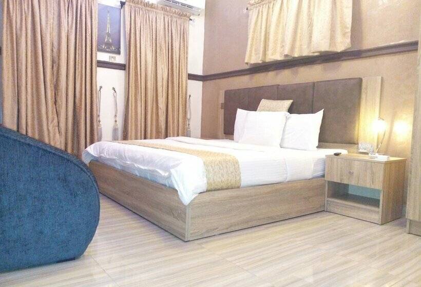 هتل Euro Lounge And Suites