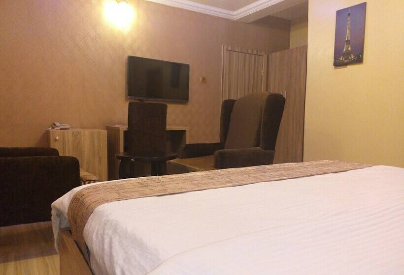 هتل Euro Lounge And Suites