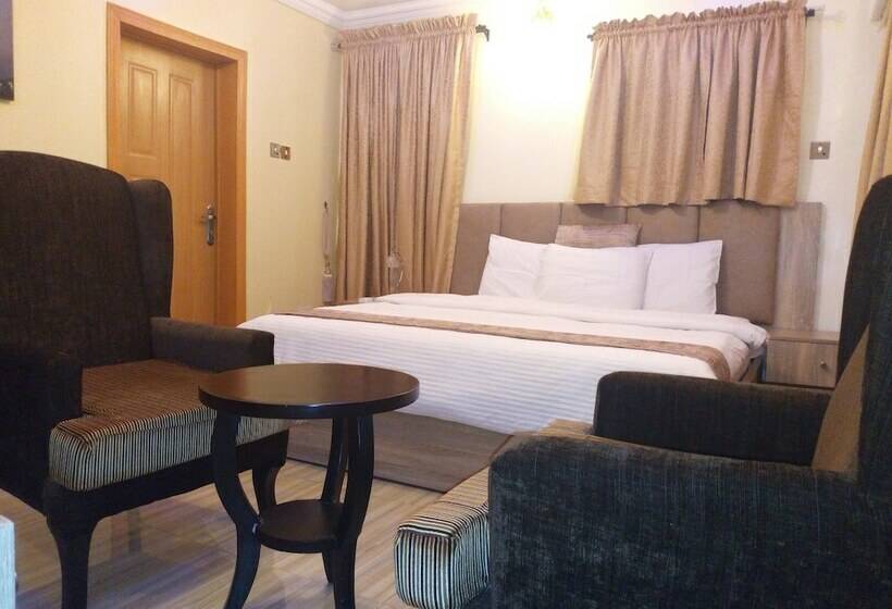 هتل Euro Lounge And Suites