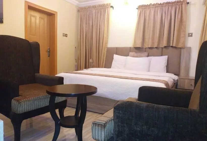 هتل Euro Lounge And Suites