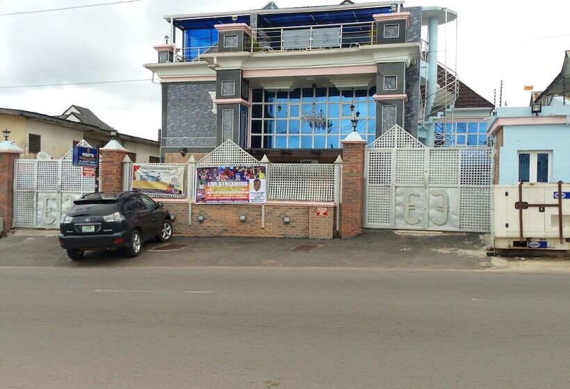 هتل Euro Lounge And Suites