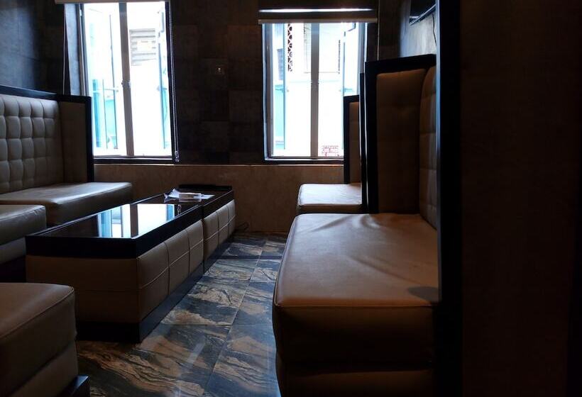 هتل Euro Lounge And Suites